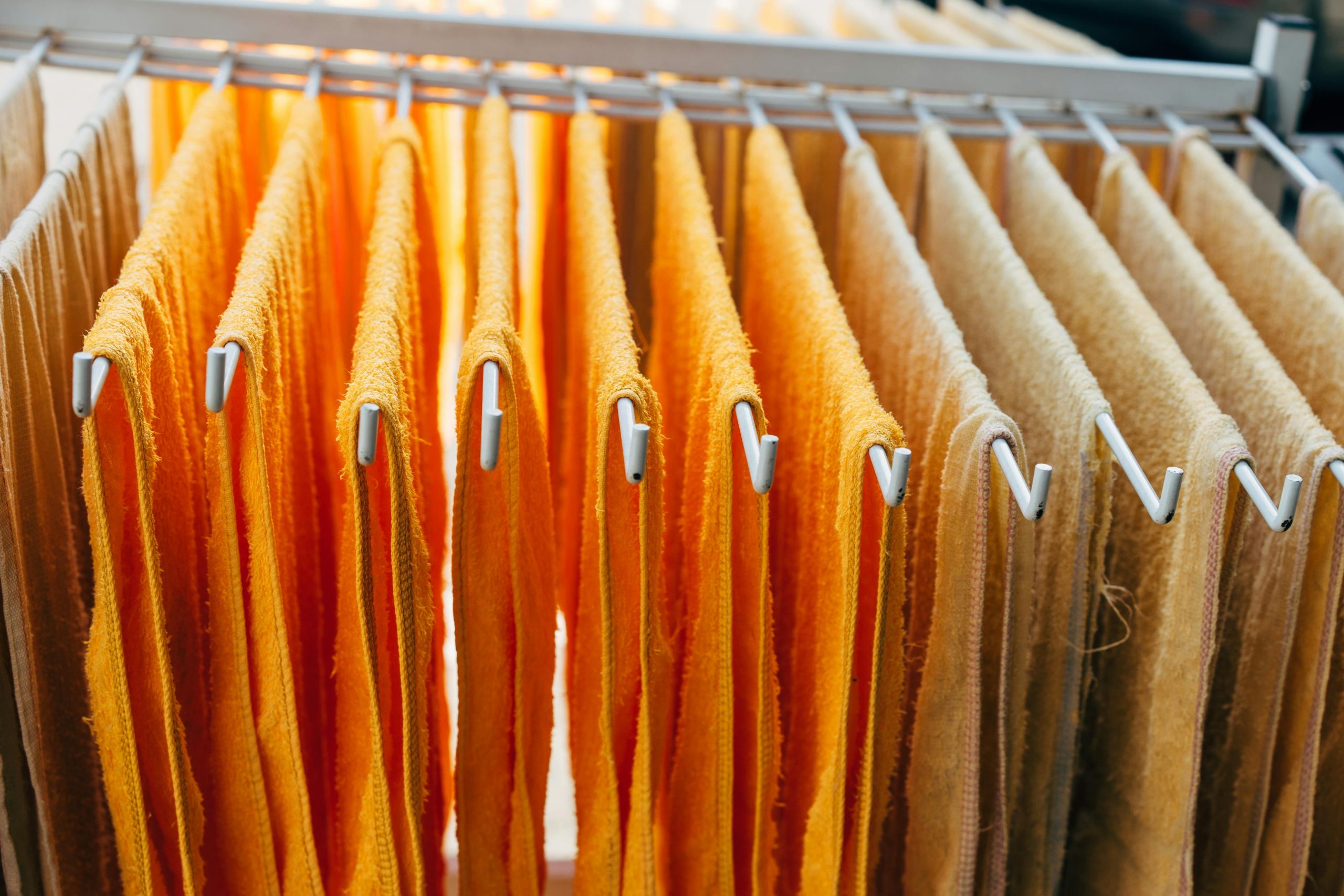 Étendoir chauffant économique pour séchage express du linge